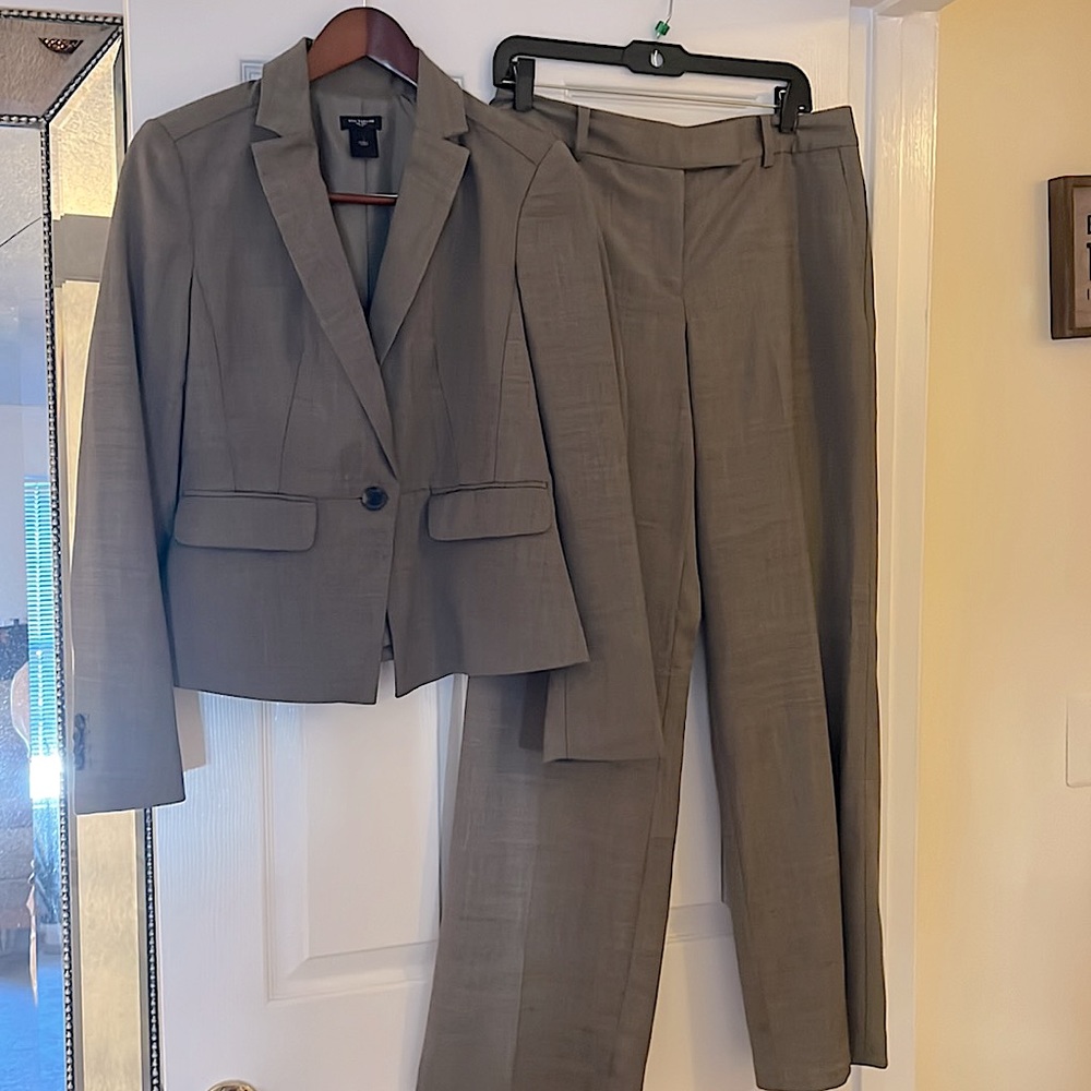 Classic Anne Taylor Pantsuit